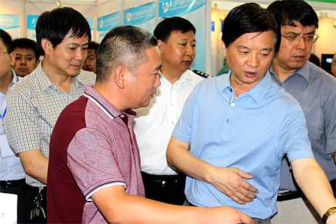 河北省副省长莅临金年会体育展会参观